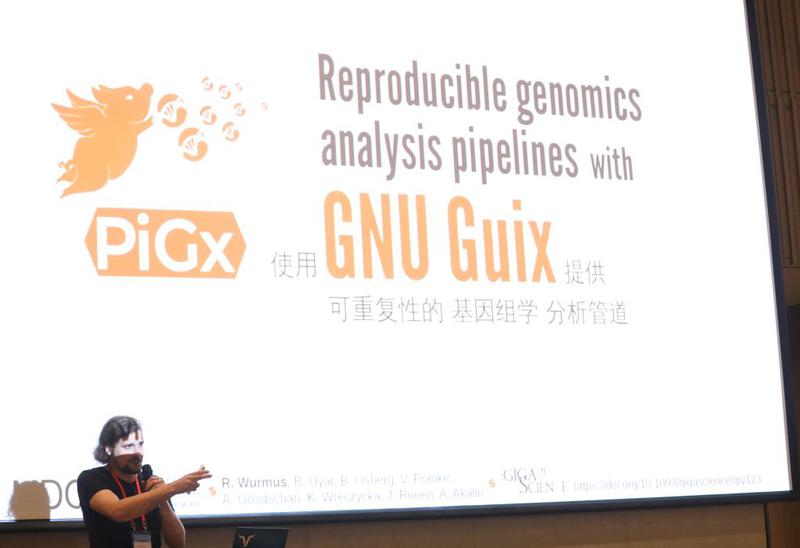 Ricardo Wurmus presenting at ICG-13.